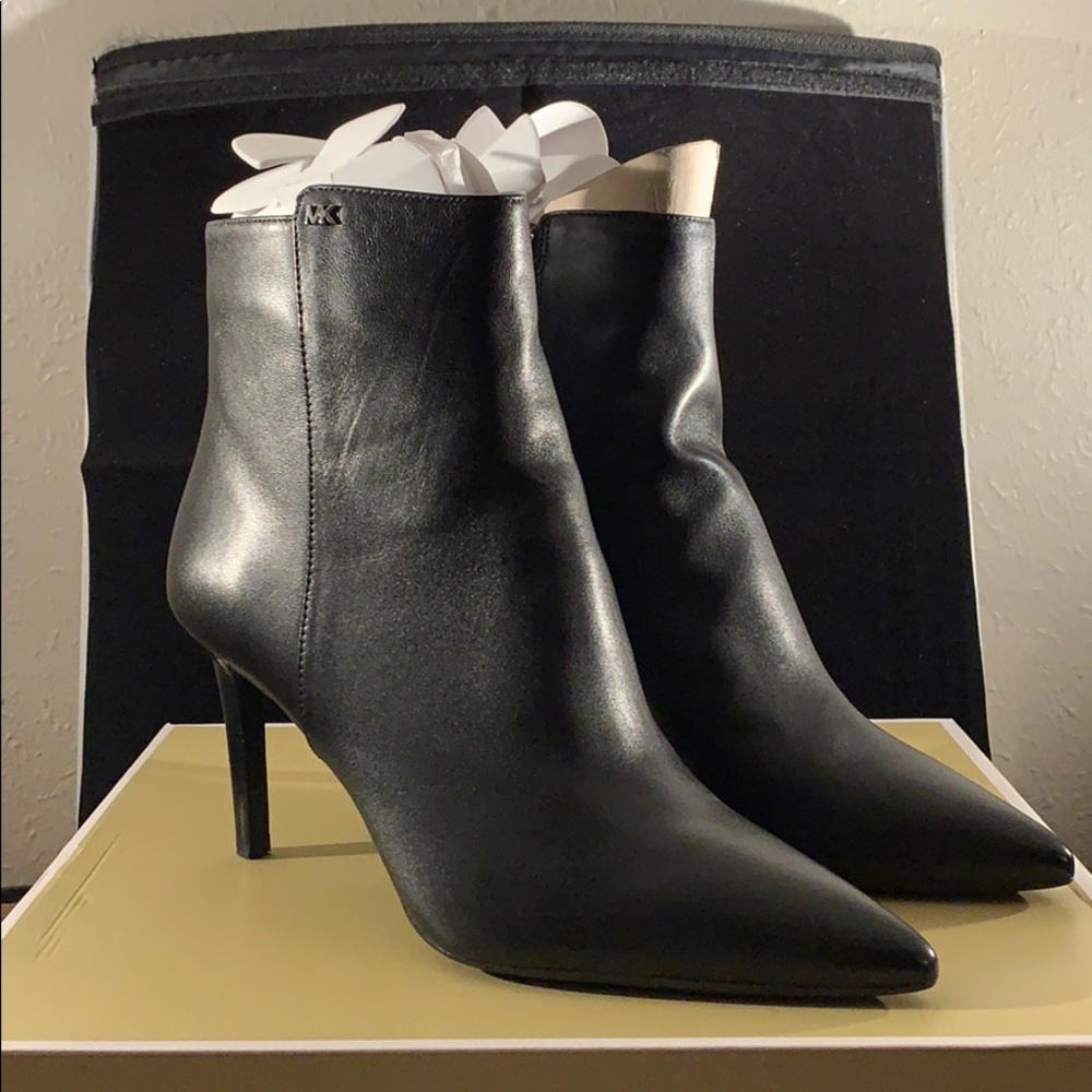 Michael Michael Kors Mid Bootie Leather Boot Black